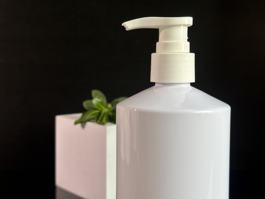 White Plastic Bottle Cap With Screw-on Closure And Custom Order