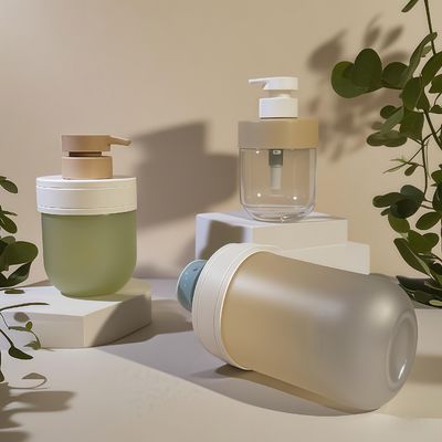 PET Plastic Cosmetic Bottle 300-500ml with Pump Sealing and Shoulder Cover for Hand Wash and Beauty Packaging