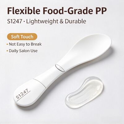 S1247 Food Grade PP Cosmetic Mixing Spatula For Beauty Salon | Ideal for mixing mask powder & beauty cream paste. Perfect for beauty salons, spa studios and home DIY skincare. Wholesale available.
